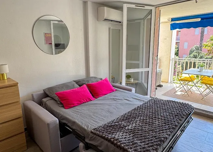 Proche De Cavaliere Apartment